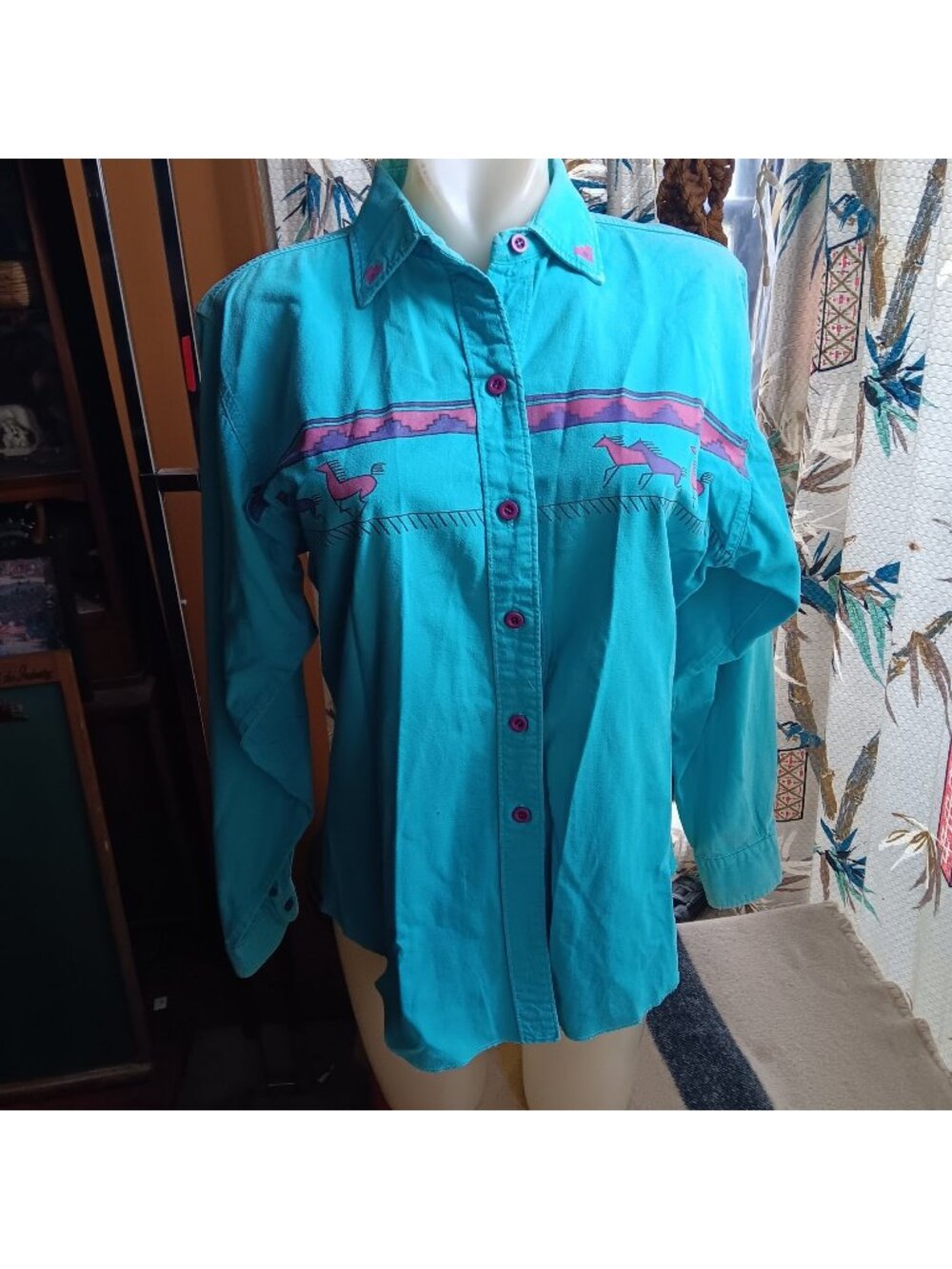 Medium Vintage Womens Cowgirl Top Western Turquoise Long-Sleeve Horse Graphics